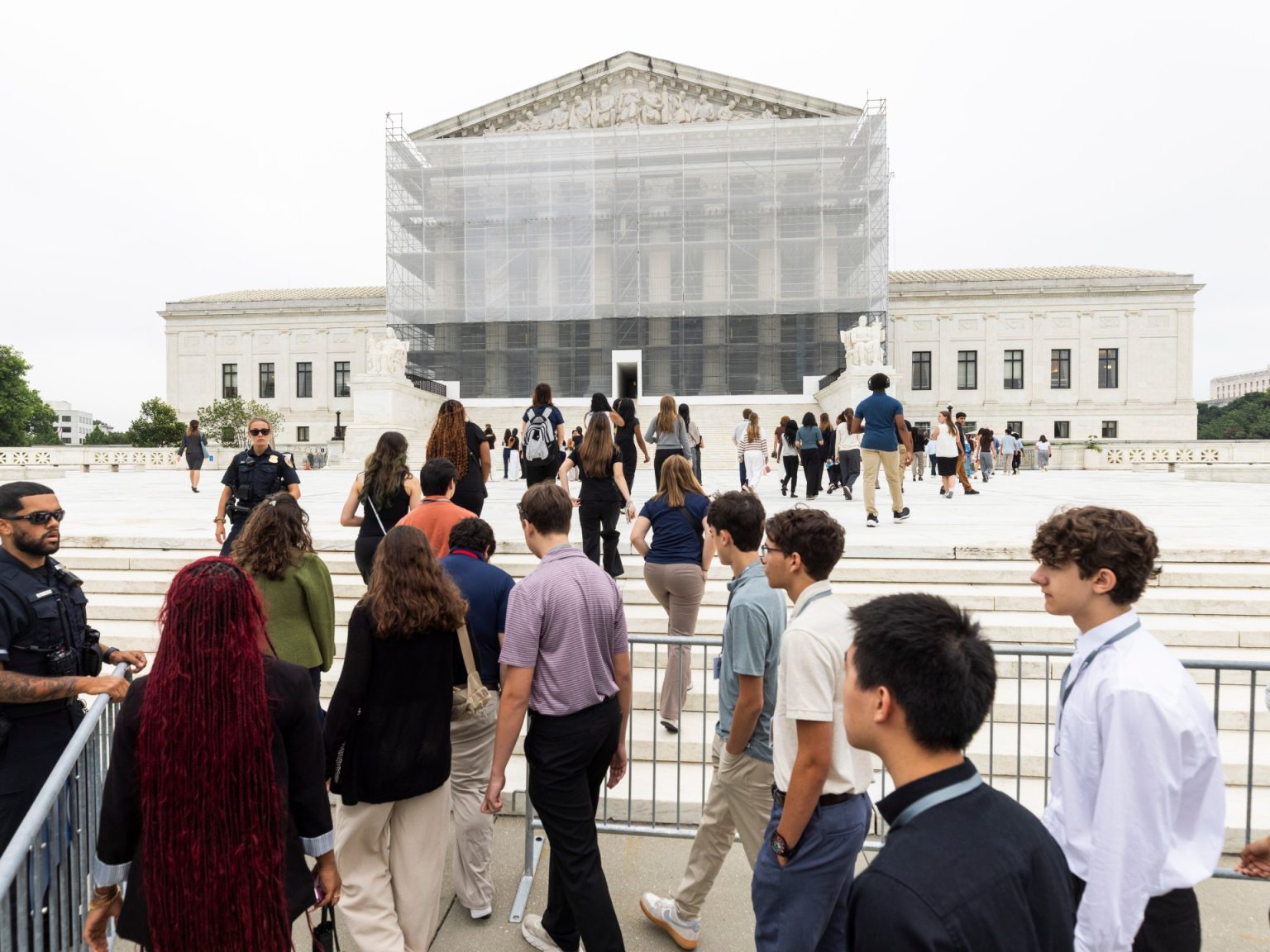 المحكمة العليا تمنح ترامب انتصارا “تاريخيا” على القضاة الفدراليين
