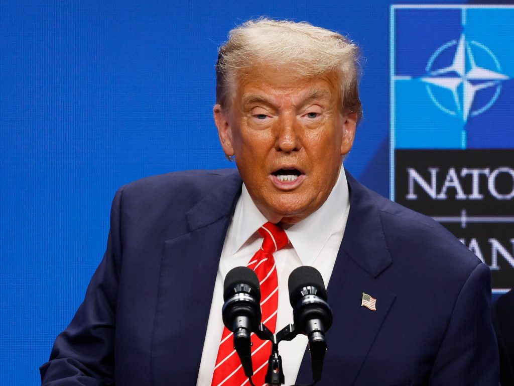 ترامب يهدد بقصف إيران مجددا ويوقف تخفيف العقوبات عنها