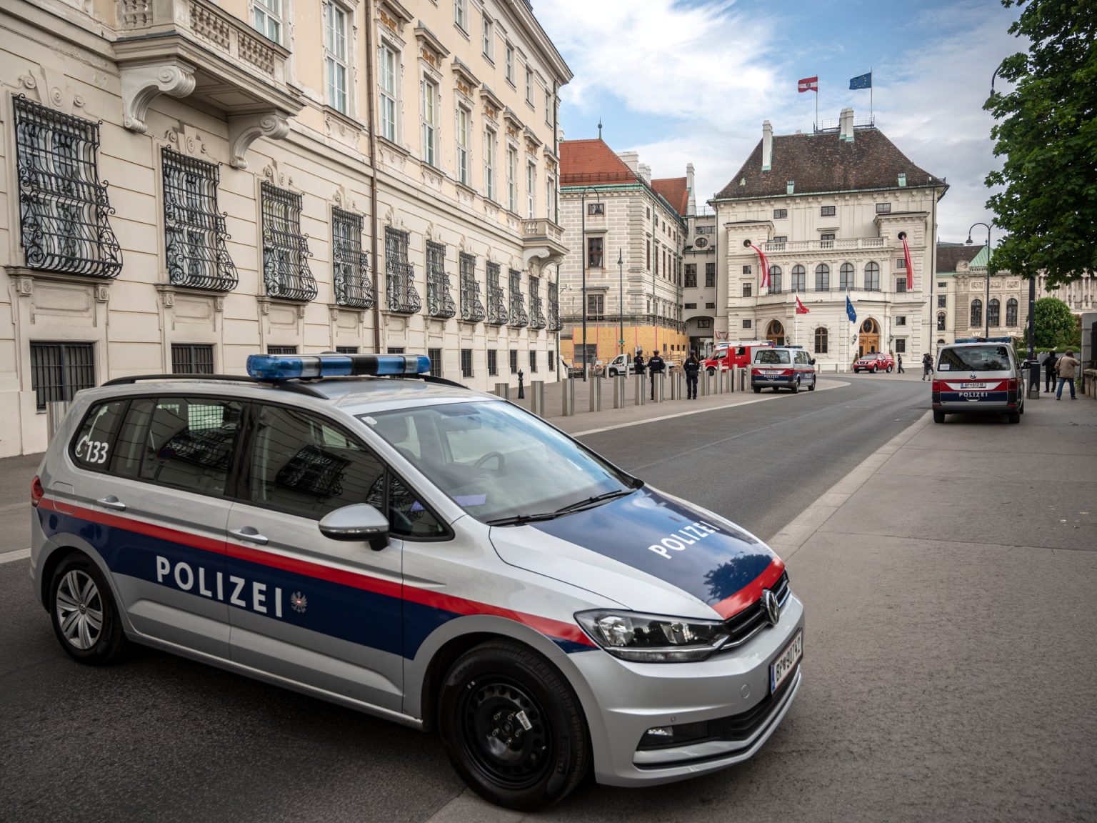 مقتل 5 أشخاص في هجوم مسلح داخل مدرسة بالنمسا