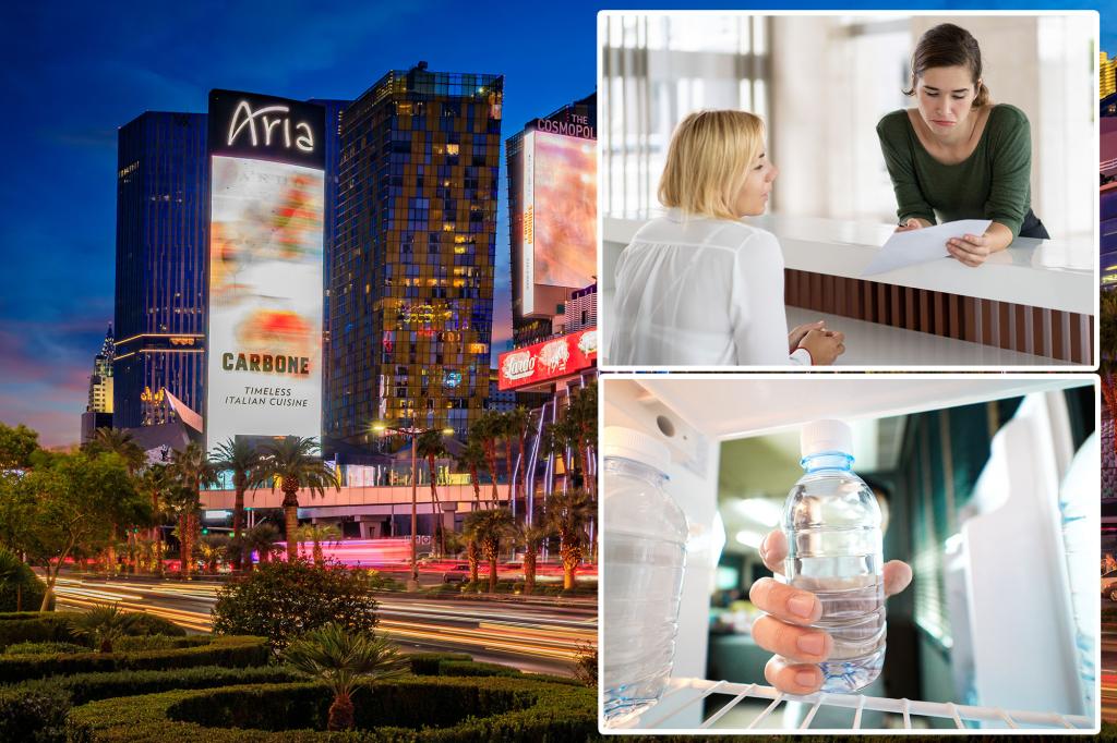 انتقد فندق لاس فيجاس بعد أن تمسك ضيف بيل بيل في زجاجة ماء
