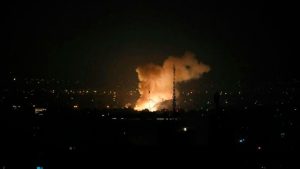 تطلق إسرائيل هجومًا كبيرًا على إيران