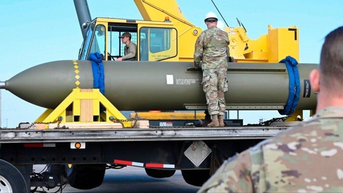 هل يمكن أن يدمر أحد المستودعات الأمريكية الجبل النووي في إيران؟