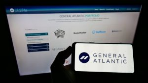 يتبع الجنرال الأطلسي أبولو في وقف التوظيف المبكر للمصرفيين