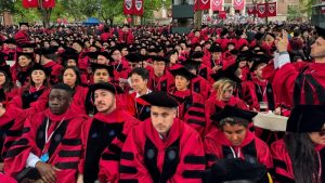 جامعة هارفارد في محادثات مع الجامعات لاستضافة الطلاب الذين ضربوا من خلال تأشيرة دونالد ترامب