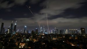 تبادل إيران وإسرائيل ضربات جديدة مع تصاعد الصراع