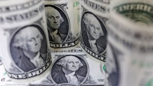 تنزلق الدولار نحو أدنى مستوى في ثلاث سنوات حيث تخشى البيانات الأمريكية الضعيفة في الولايات المتحدة