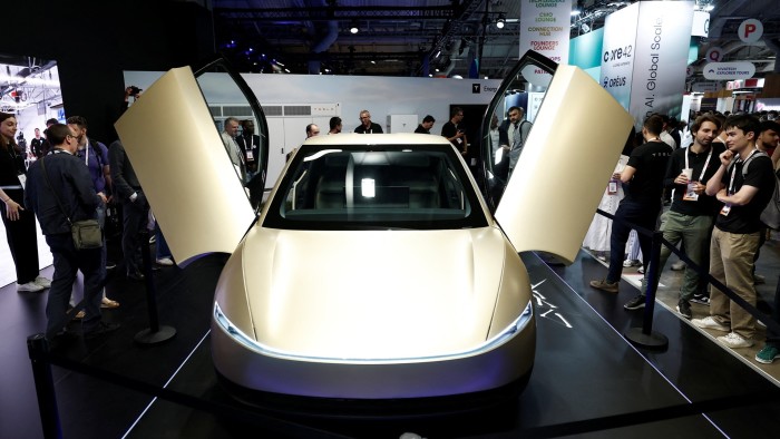 تواجه طموحات Tesla's Robotaxi فحصًا واقعيًا بعد الإطلاق