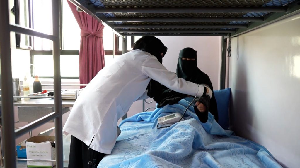 تحديات ومعاناة يعيشها مرضى السرطان في اليمن