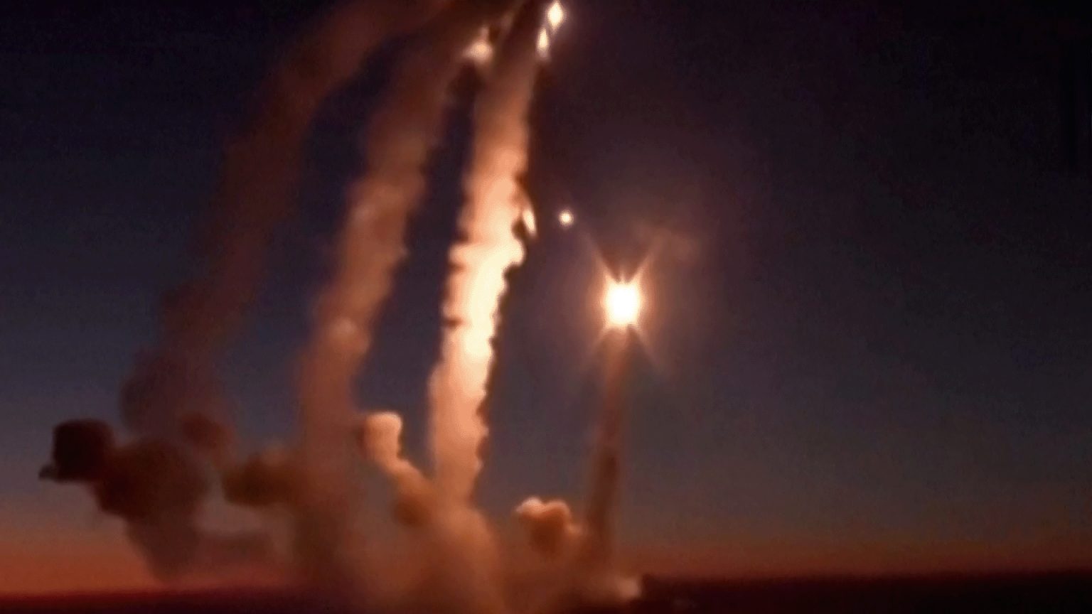 مسؤول أميركي يتوقع استمرار المواجهة بين إيران وإسرائيل أسبوعا