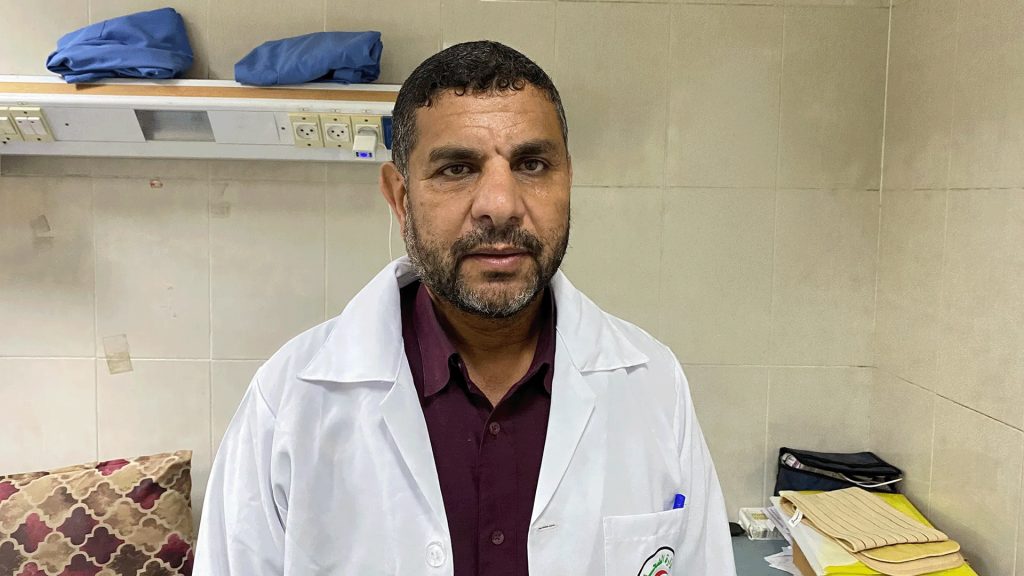 مسؤول طبي بغزة يحذر من توقف المستشفيات وانتشار الحمى الشوكية