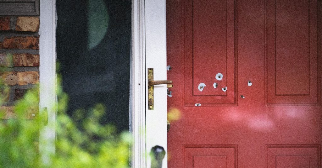 “Psyop”: إلى أي مدى تطورت نظريات المؤامرة اليمينية حول إطلاق النار في مينيسوتا لحماية ماجا