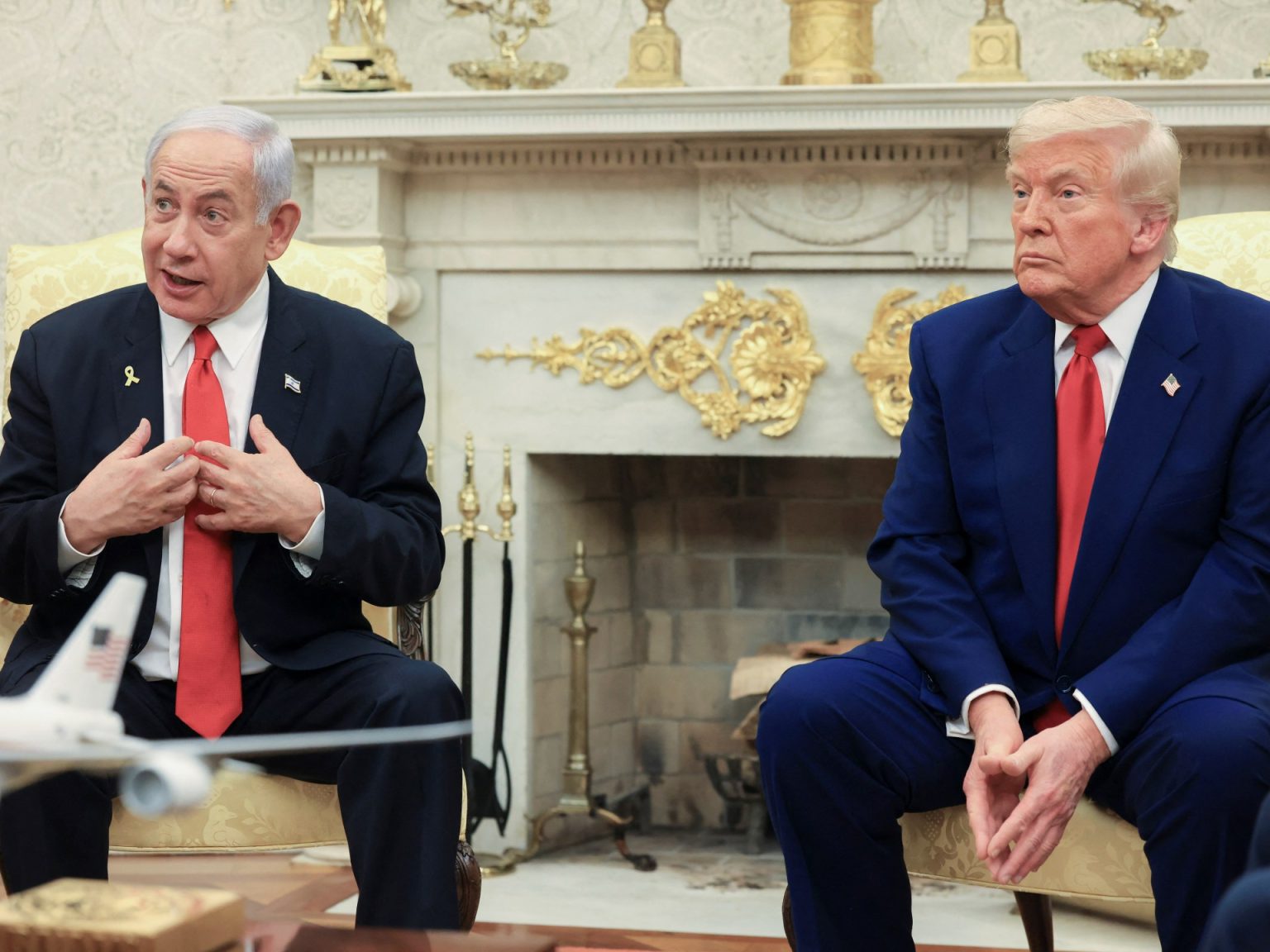 هآرتس: ترامب نسق بشكل كامل مع نتنياهو طلب وقف محاكمته