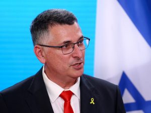 وزير خارجية إسرائيل يشترط الاحتفاظ بالجولان للتطبيع مع سوريا