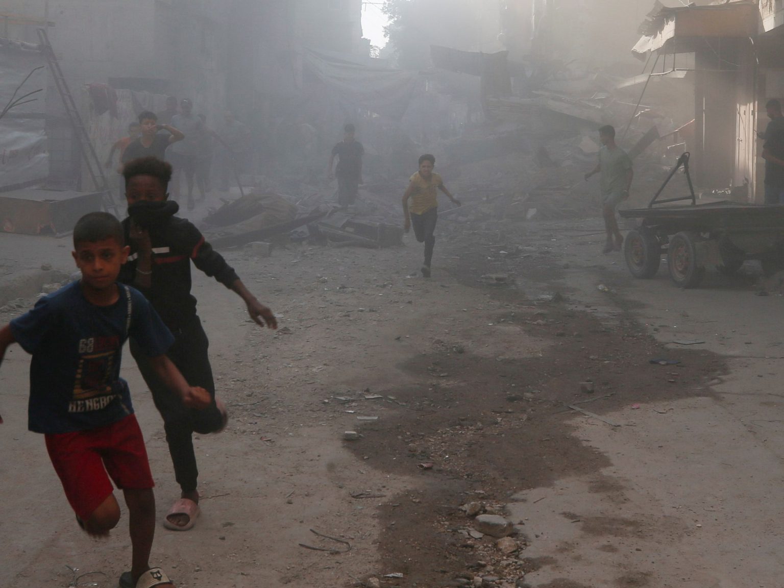 الحرب على غزة.. شهداء من النازحين وترامب يتحدث عن اتفاق قريب لوقف إطلاق النار