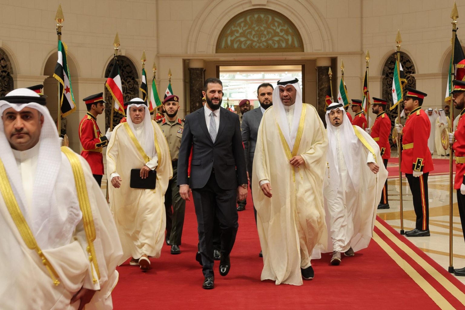 الشرع يصل الكويت في تاسع زيارة خارجية