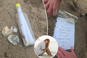 رسالة المرأة في زجاجة تكريم أمي الراحل تذهب فيروسية