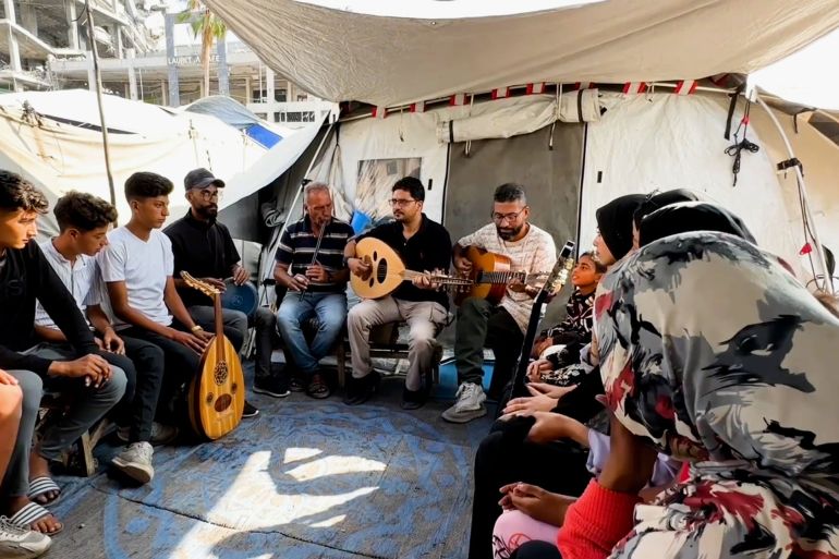 غزة.. عزف على أوتار المقاومة وسط دمار الحرب والحصار