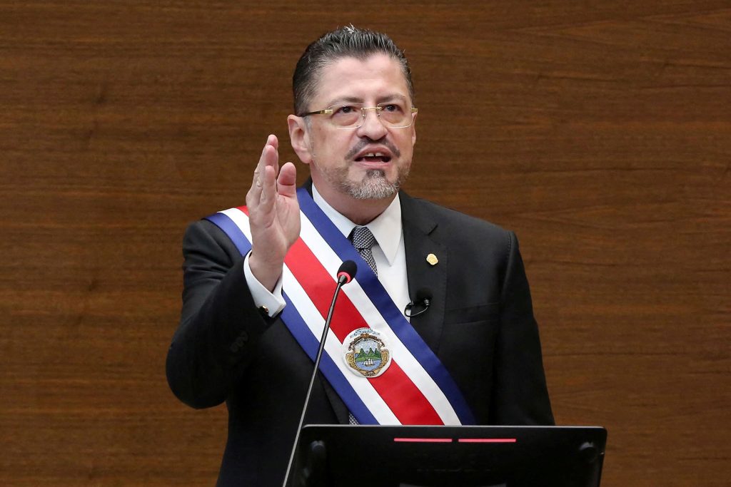 المحكمة العليا في كوستاريكا تدعو إلى محاكمة الرئيس بتهم فساد