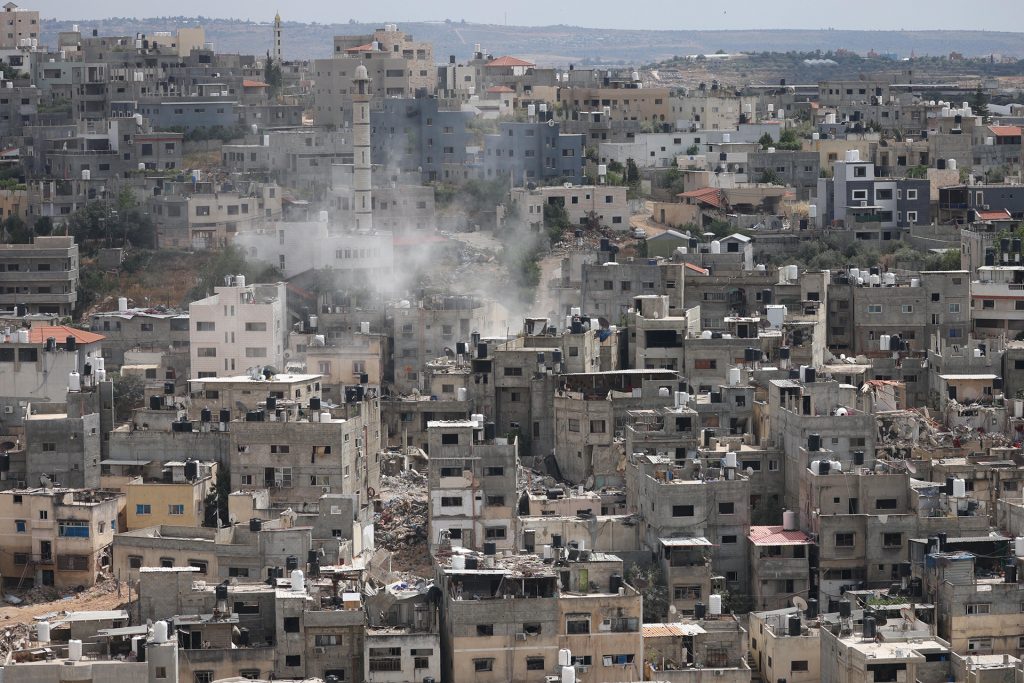 استشهاد فلسطيني والمستوطنون يصعّدون من اعتداءاتهم بالضفة