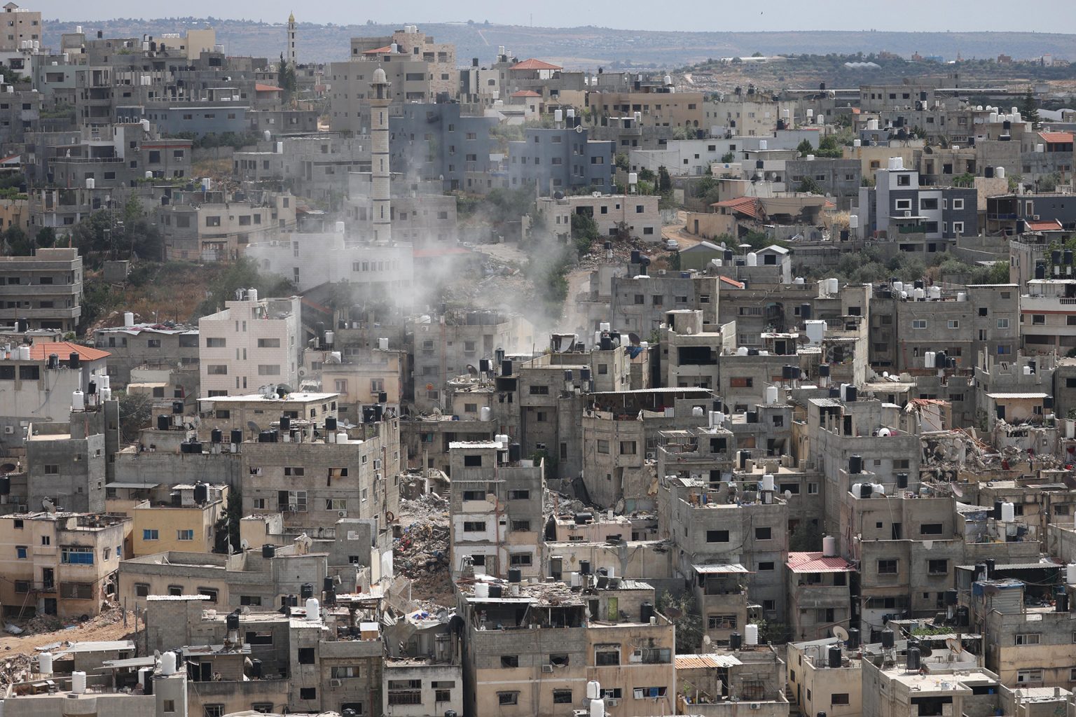 استشهاد فلسطيني والمستوطنون يصعّدون من اعتداءاتهم بالضفة