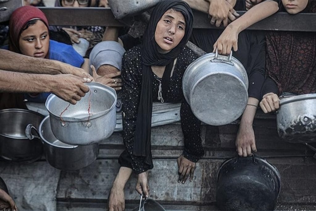 “من يبيعني رغيف خبز لأطعم الأولاد؟”.. صرخة غزي بلا مجيب | أخبار