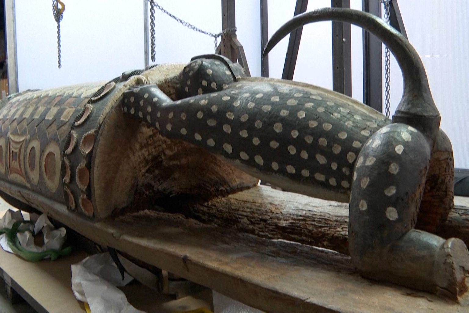 فرنسا توافق على إعادة طبل ملكي إيفواري نهب قبل 100 عام