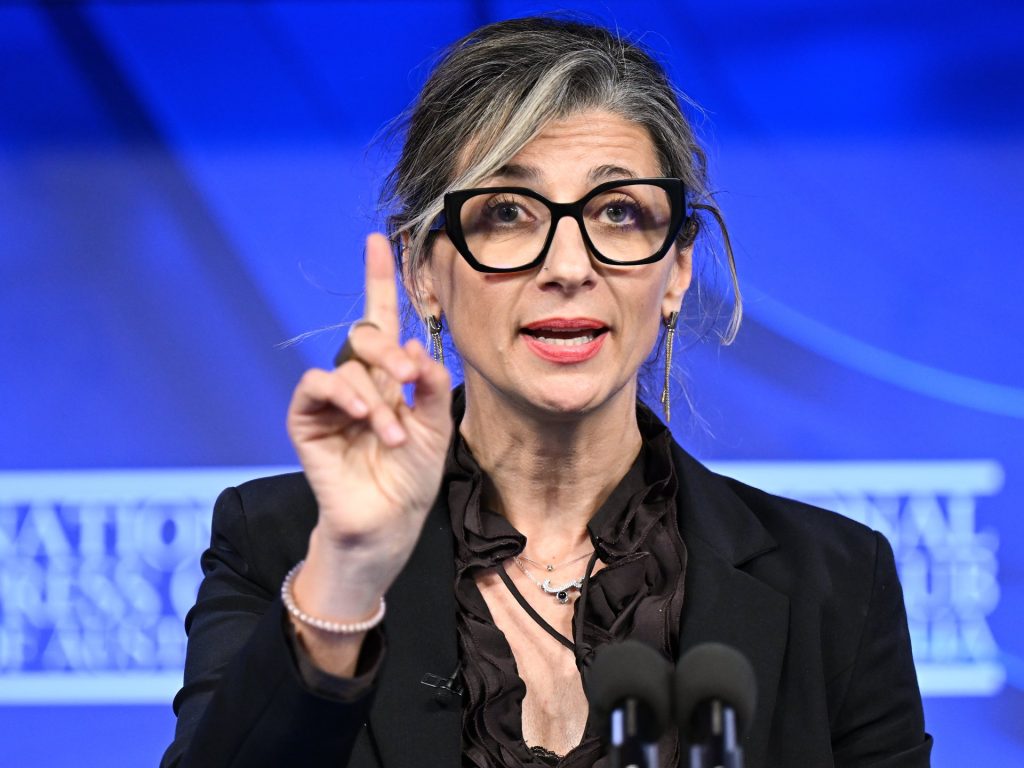 حقوقيون دوليون ينتقدون العقوبات الأميركية على ألبانيزي