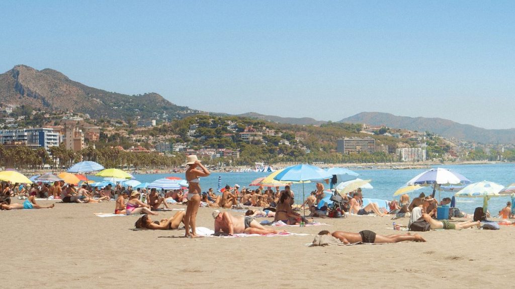 زيارة Málaga هذا الصيف؟ قواعد سياحية جديدة تحث الزائرين على التستر والهدوء