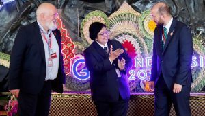 منظمة دافعي الضرائب تدعو إلى التحقيق الجنائي في اثنين من مفوضي الاتحاد الأوروبي السابقين لتمويل المنظمات غير الحكومية