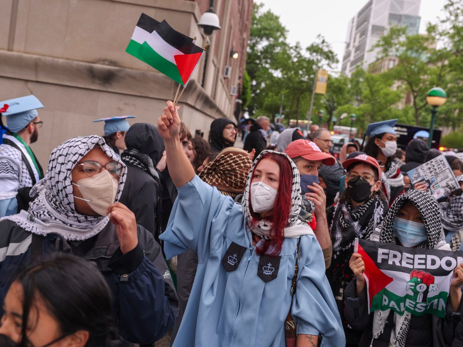 جامعة كولومبيا تعاقب الطلاب المؤيدين لفلسطين