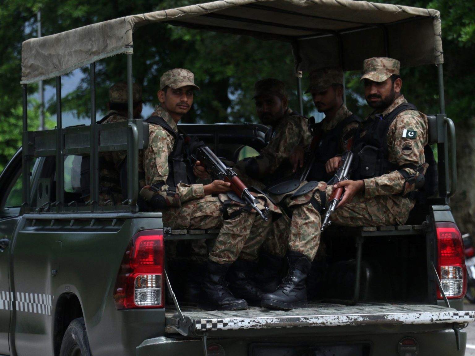 5 قتلى و11 مصابا بانفجار استهدف سيارة حكومية في باكستان