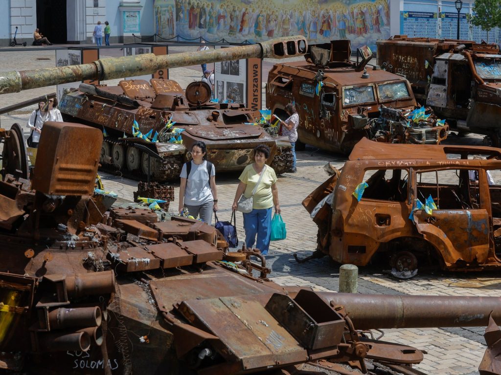 موسكو ترحب وكييف تشكو وواشنطن تهون من تعليقها إرسال أسلحة لأوكرانيا