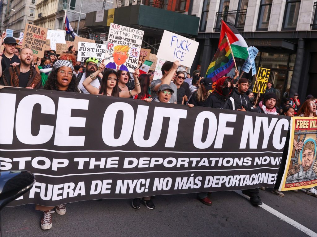 وفاة عامل مكسيكي في كاليفورنيا إثر عملية دهم لإدارة الهجرة