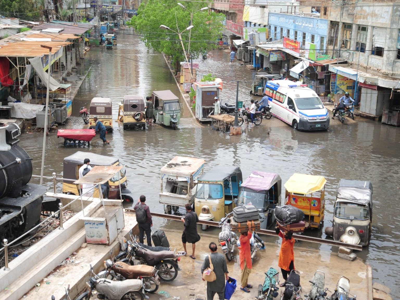 مقتل وإصابة العشرات بأمطار غزيرة في باكستان تلحق دمارا بالبنجاب