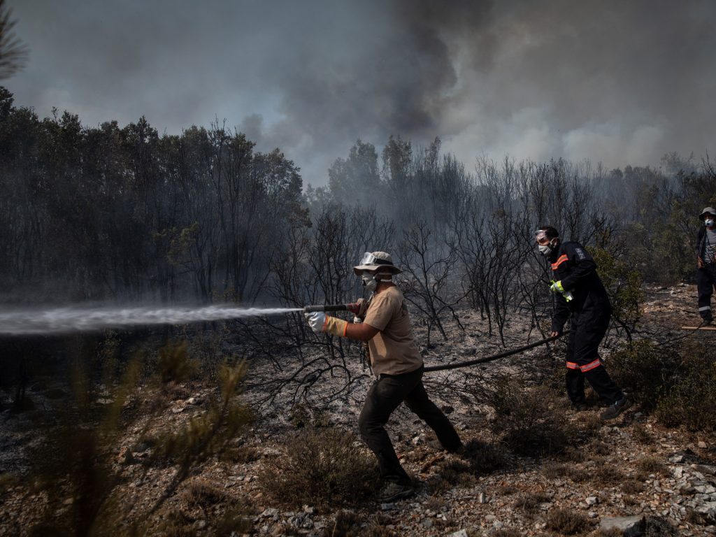حرائق غابات بدول أوروبية تزامنا مع موجة حر وجفاف