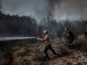 حرائق غابات بدول أوروبية تزامنا مع موجة حر وجفاف
