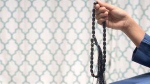 هل يُشترط ترتيب أذكار الصباح والمساء؟.. أستاذ فقه يجيب