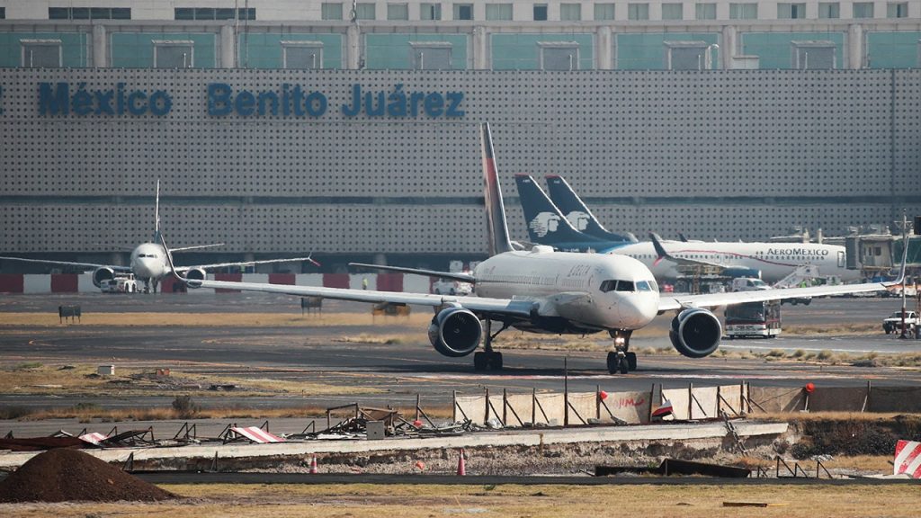 إحباط رحلة دلتا الإقلاع في المكسيك بعد اكتشاف طائرة هبوط على نفس المدرج