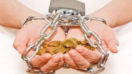 3 كلمات تغفر ذنبك وتسد دينك وتوسع رزقك.. رددههم يغنيك الله من فضله