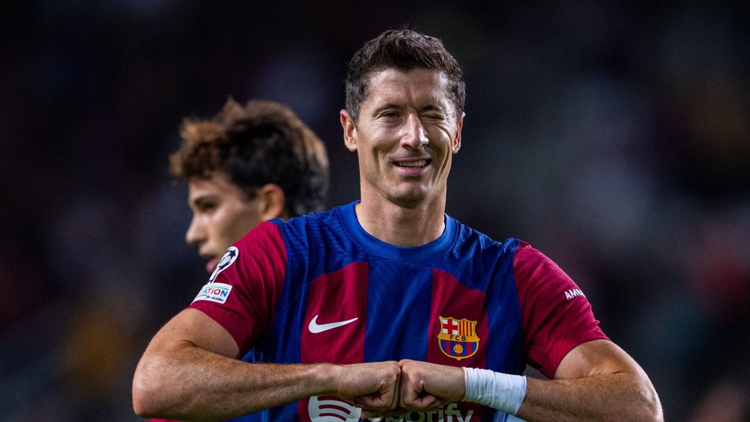 ليفاندوفسكي يحسم قراره: البقاء في برشلونة وتأجيل الانتقال إلى الدوري السعودي