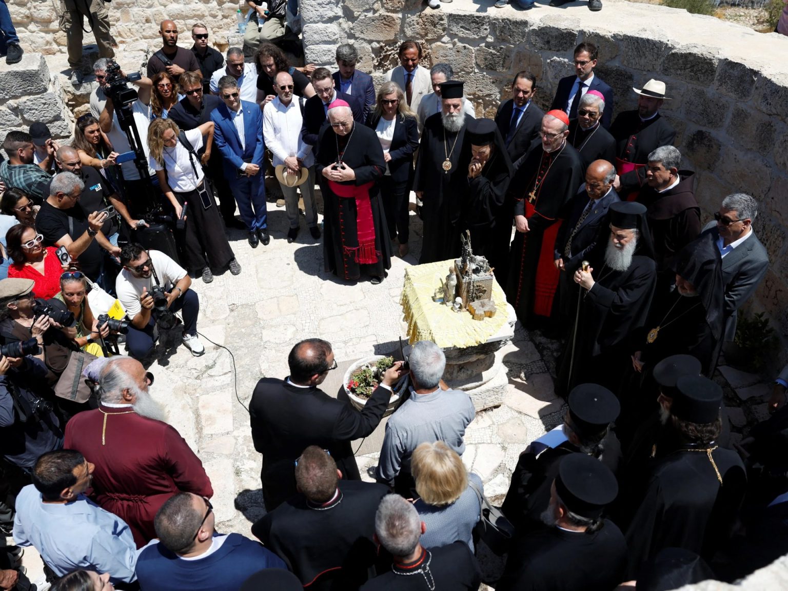 قادة الكنائس ودبلوماسيون يدينون عنف المستوطنين بالضفة