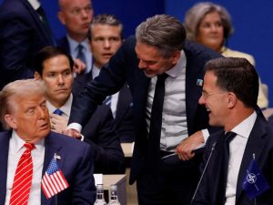 “يا أبي”: كيف يقوم قادة العالم المختلفون بتدليك الأنا ترامب