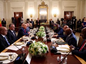 هل يستخدم ترامب إفريقيا كـ “أرض إلقاء” للمجرمين؟