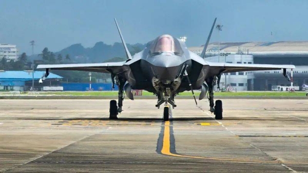 أصبحت JET التي تقطعت بهم السبل في المملكة المتحدة F-35 نجمة غير متوقعة في حملة السياحة الهندية