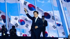 يرتفع تصنيف موافقة الرئيس لي إلى 65 ٪ مع دخول كوريا الجنوبية فصل سياسي جديد