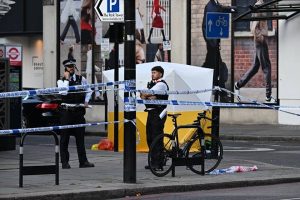 طعن الرجل حتى الموت في عملية سطو مشتبه بها خارج فندق نايتسبريدج الفاخر