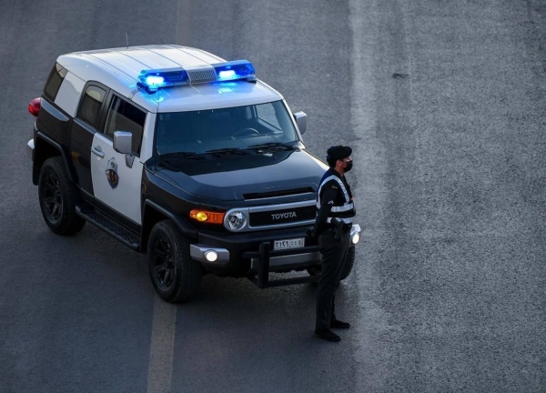 تعتقل الشرطة في نجران 12 من الوافدين للدعارة في شقة سكنية