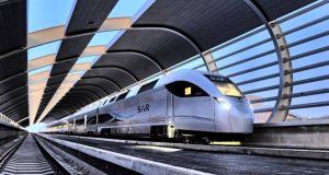 تقوم السكك الحديدية السعودية بنقل 8 ملايين مسافر و 15 مليون طن من الشحن في أداء H1 2025