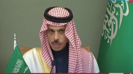 في اتصال مع نظيره الأردني.. وزير الخارجية السعودي يدين اعتداءات إيران على الأردن