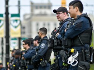 فيديو اعتداء الشرطة على شاب بفلوريدا يثير غضبا بأنحاء أميركا